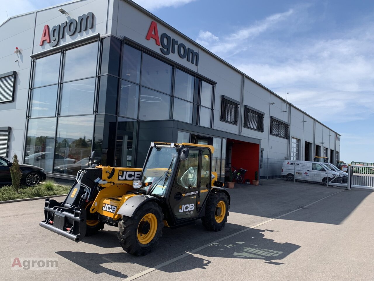 JCB 525-60 Agri Plus - Teleszkópos rakodó: 1 kép. JCB 525-60 Agri Plus - Teleszkópos rakodó: 1 kép.