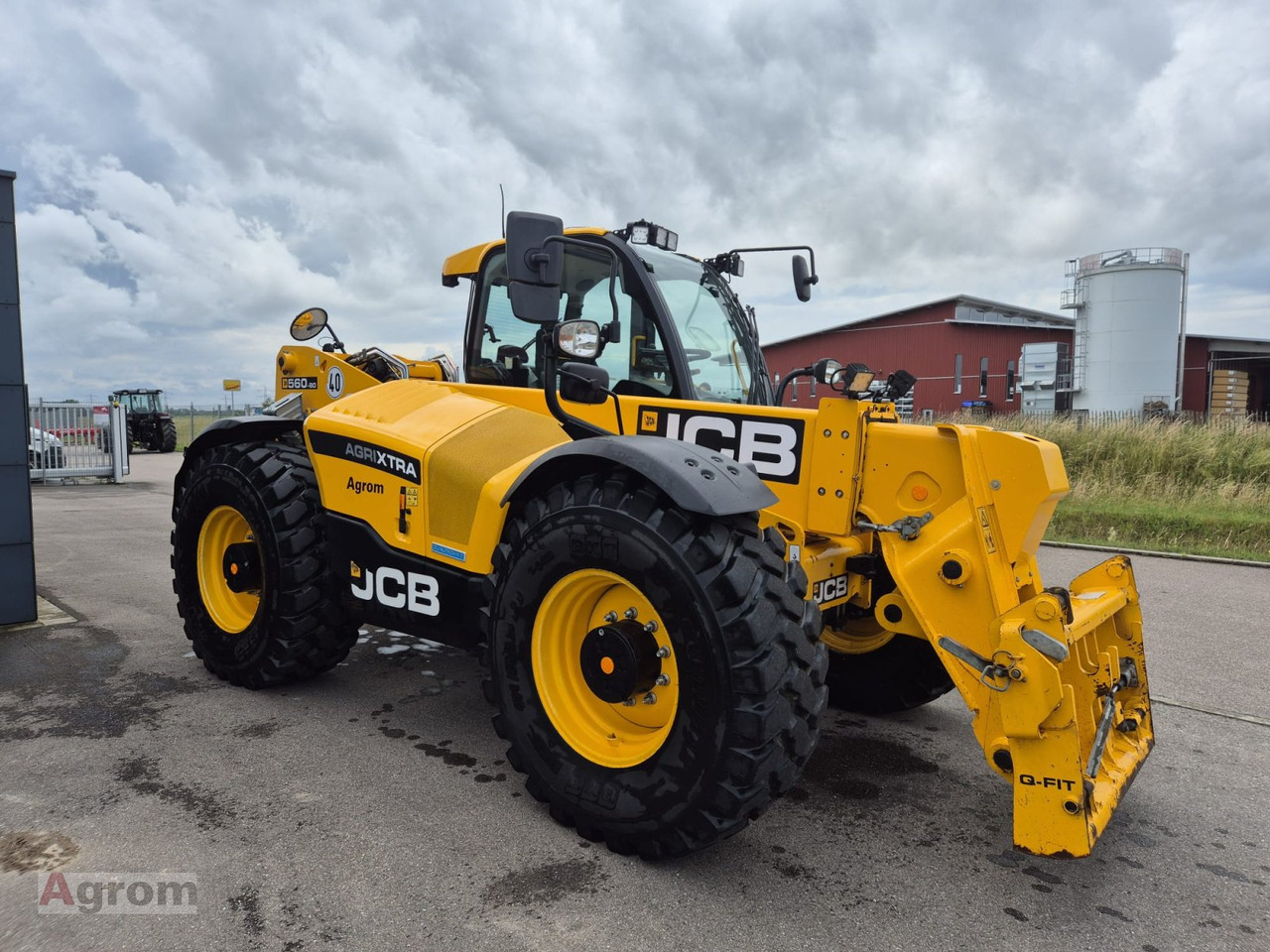 JCB 560-80 AgriXtra - Teleszkópos rakodó: 1 kép. JCB 560-80 AgriXtra - Teleszkópos rakodó: 1 kép.