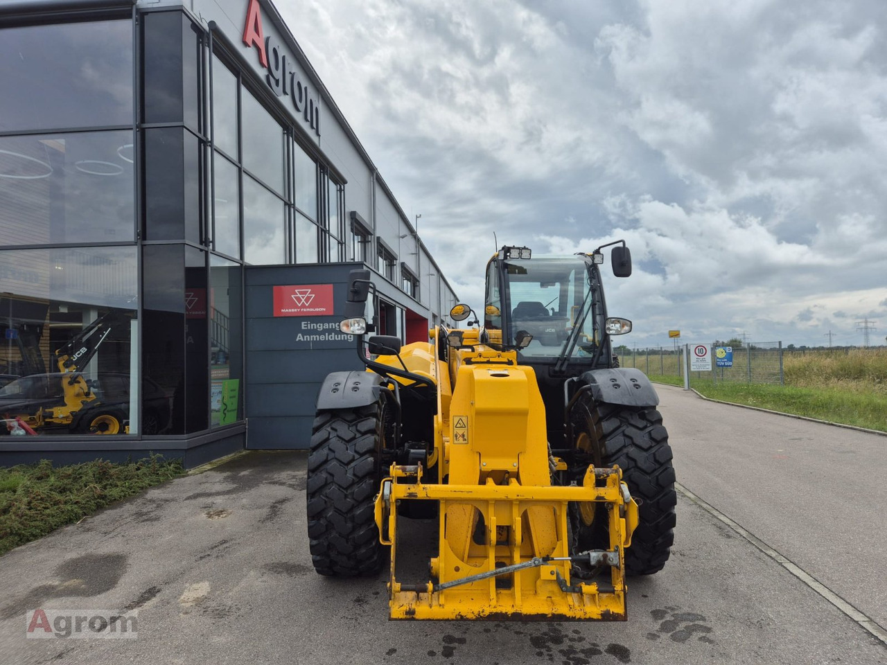 JCB 560-80 AgriXtra - Teleszkópos rakodó: 5 kép. JCB 560-80 AgriXtra - Teleszkópos rakodó: 5 kép.