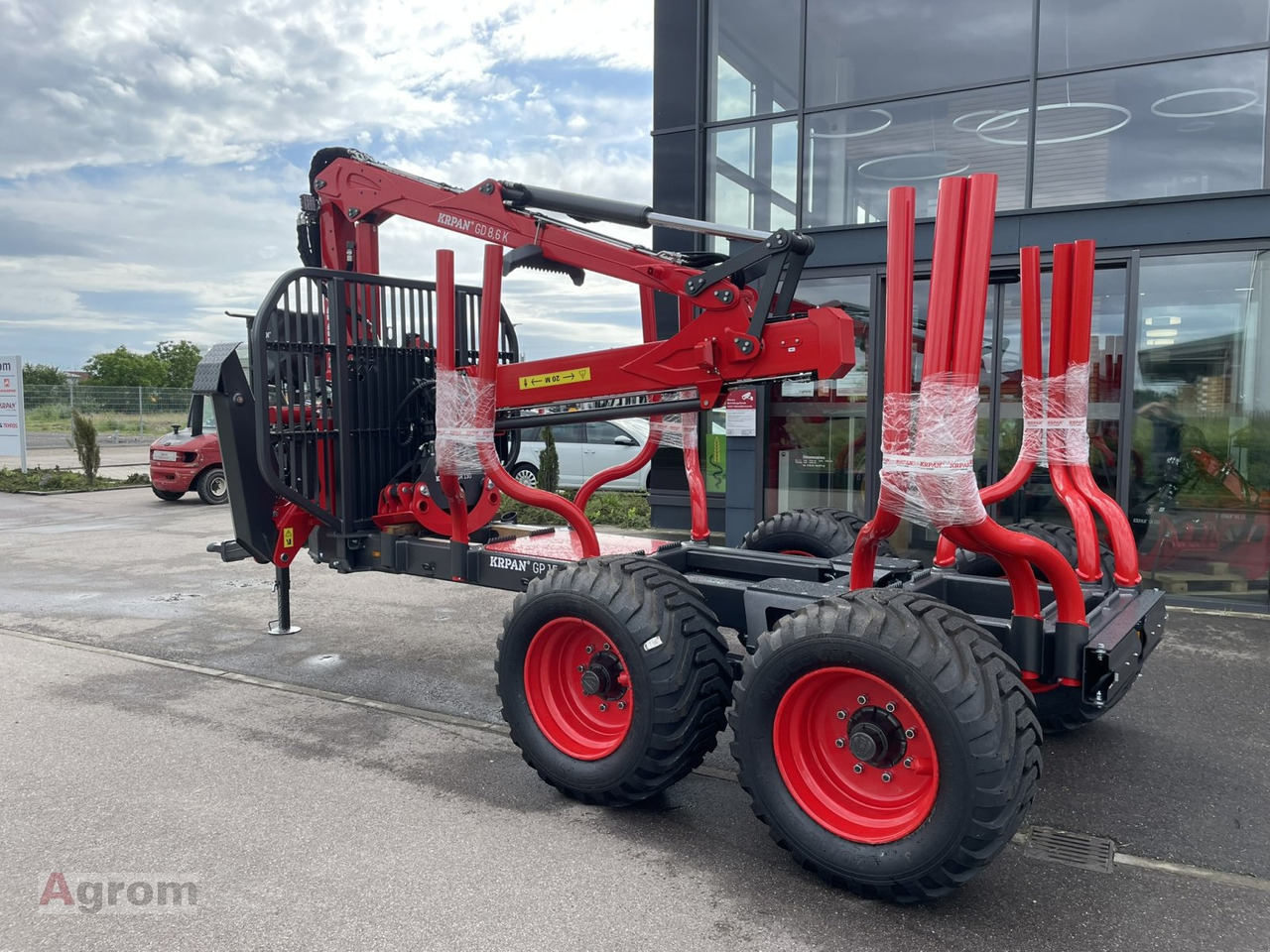 Krpan GP 15 D + Kran 8,6 K - Erdészeti pótkocsi: 3 kép. Krpan GP 15 D + Kran 8,6 K - Erdészeti pótkocsi: 3 kép.
