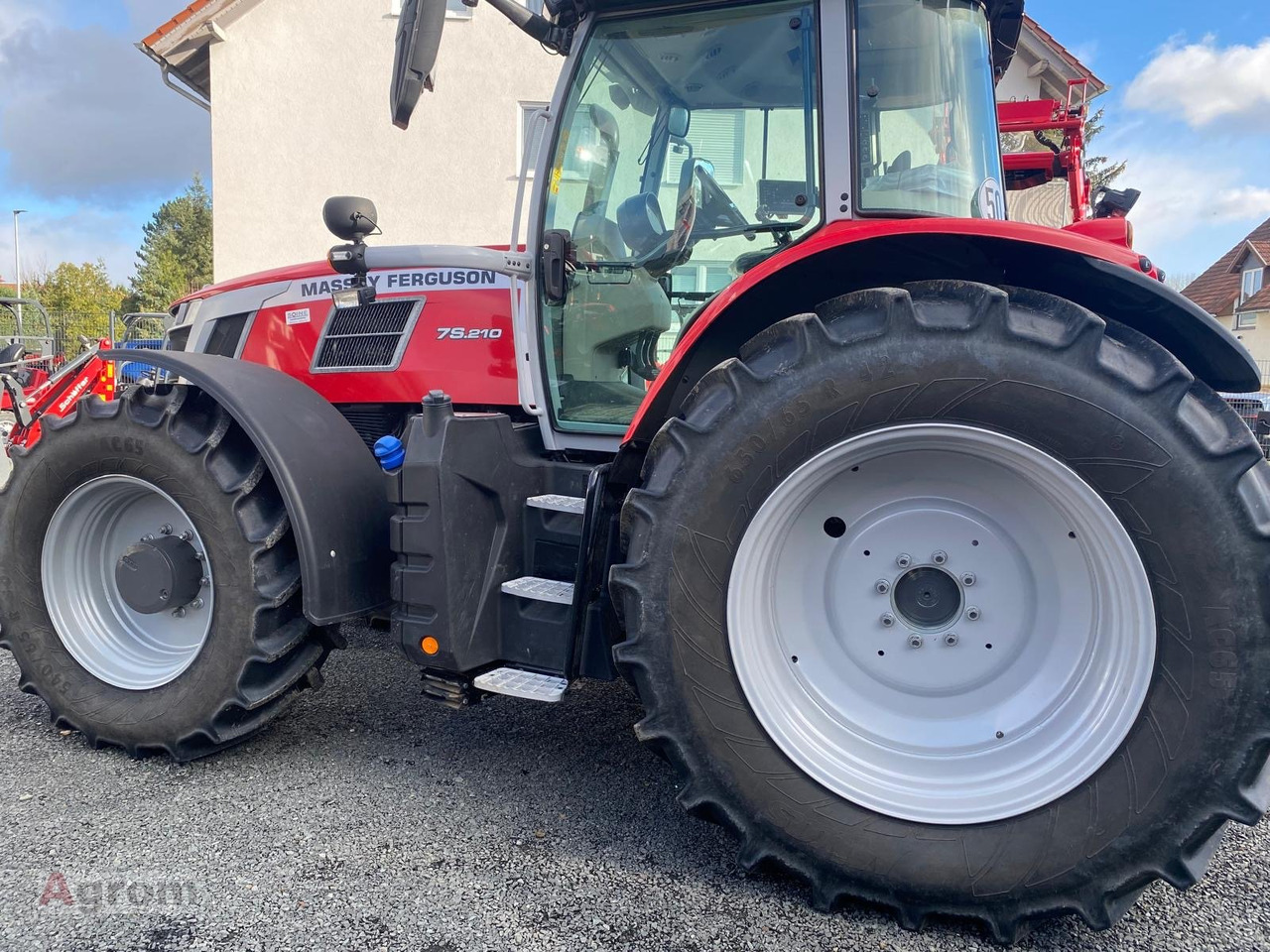 Massey Ferguson 7S.210 Dyna-VT EXCLUSIVE - Traktor: 5 kép. Massey Ferguson 7S.210 Dyna-VT EXCLUSIVE - Traktor: 5 kép.