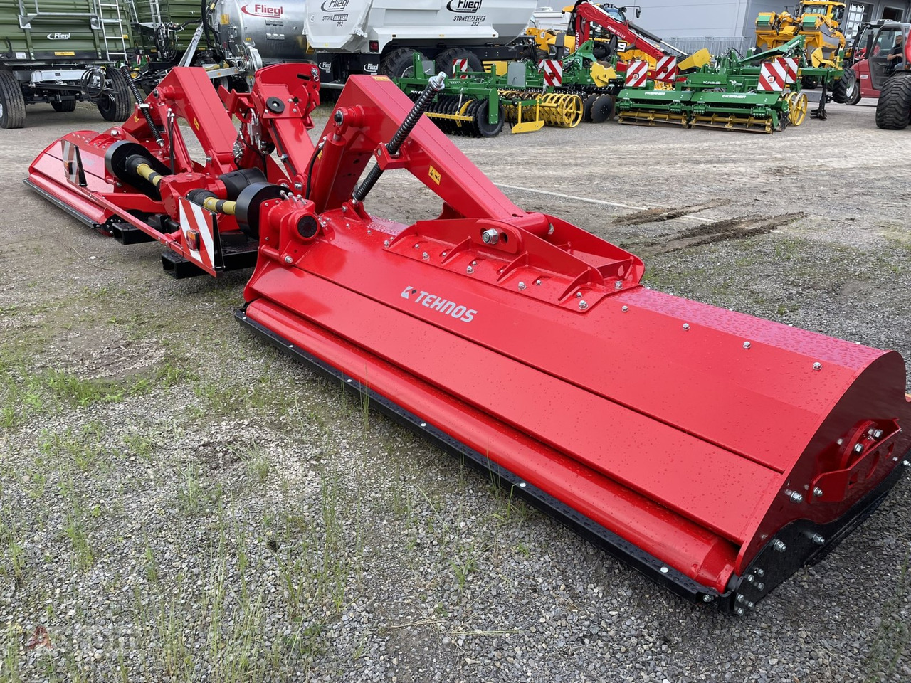 Tehnos MU2Z 840R - Szárzúzó/ Mulcsozó: 1 kép. Tehnos MU2Z 840R - Szárzúzó/ Mulcsozó: 1 kép.