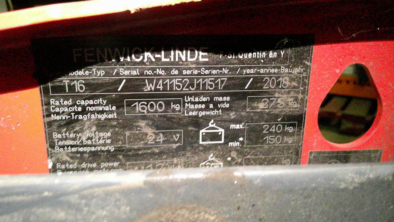 LINDE T16 - Kézi raklapemelő: 2 kép. LINDE T16 - Kézi raklapemelő: 2 kép.