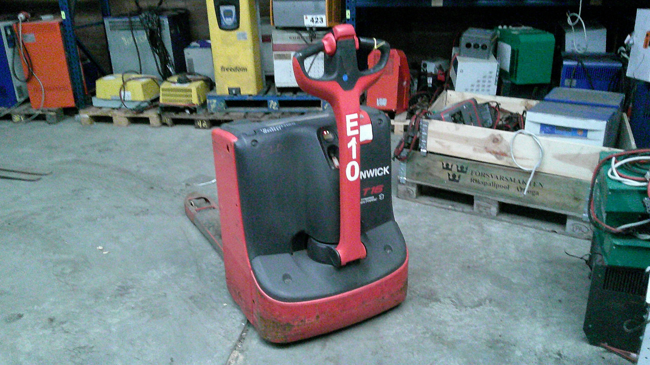LINDE T16 - Kézi raklapemelő: 4 kép. LINDE T16 - Kézi raklapemelő: 4 kép.