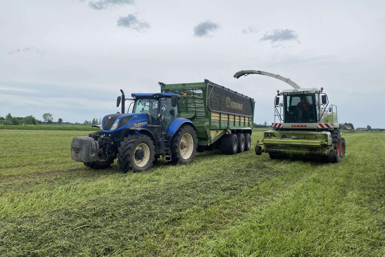 Claas Jaguar 870 SpeedStar - Önjáró szecskázógép: 1 kép. Claas Jaguar 870 SpeedStar - Önjáró szecskázógép: 1 kép.