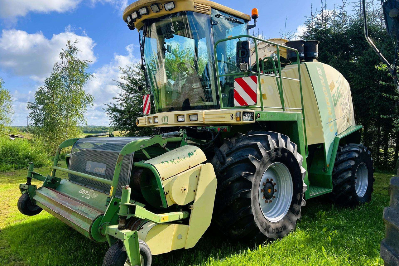 Krone BIG X650 - Önjáró szecskázógép: 2 kép. Krone BIG X650 - Önjáró szecskázógép: 2 kép.