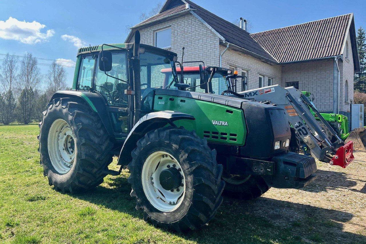 Valtra 8450 Mega - Traktor: 1 kép. Valtra 8450 Mega - Traktor: 1 kép.