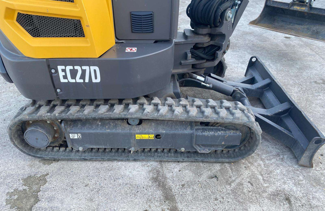 Volvo EC27D - Kotrógép: 3 kép. Volvo EC27D - Kotrógép: 3 kép.