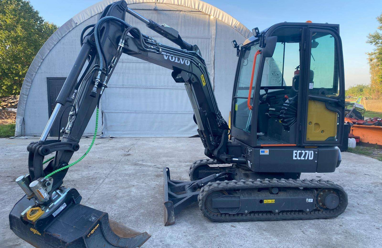 Volvo EC27D - Kotrógép: 1 kép. Volvo EC27D - Kotrógép: 1 kép.