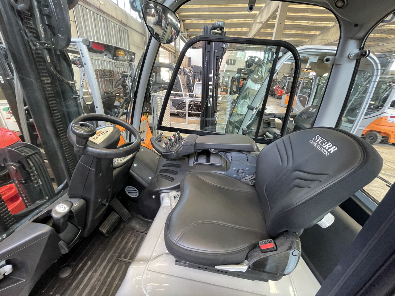 STILL RX 60-35 - Anyagmozgató gép: 4 kép. STILL RX 60-35 - Anyagmozgató gép: 4 kép.