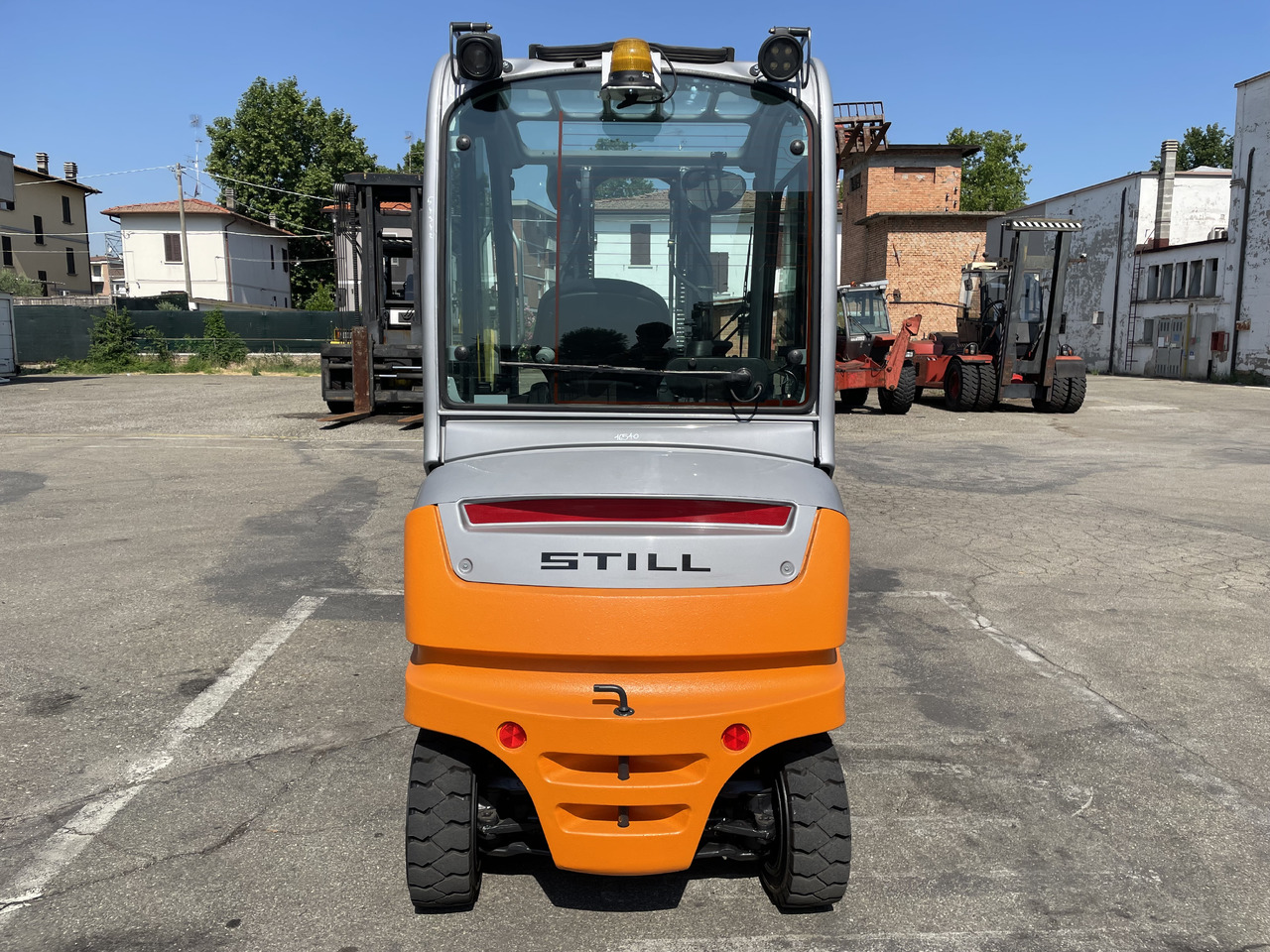 STILL RX 60-35 - Anyagmozgató gép: 3 kép. STILL RX 60-35 - Anyagmozgató gép: 3 kép.