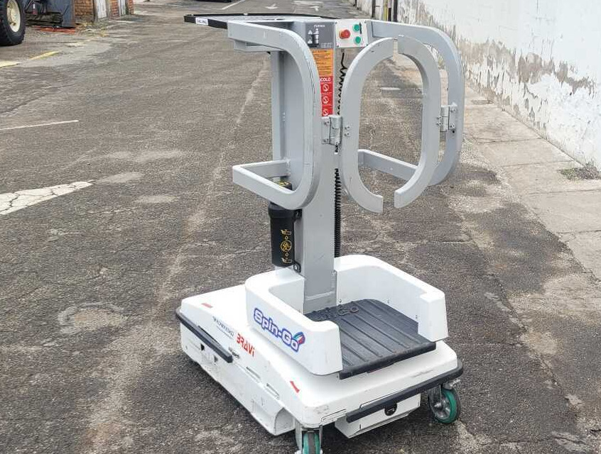 Bravi LUI MINI P.A./SPING-GO - Ollós emelő: 2 kép. Bravi LUI MINI P.A./SPING-GO - Ollós emelő: 2 kép.