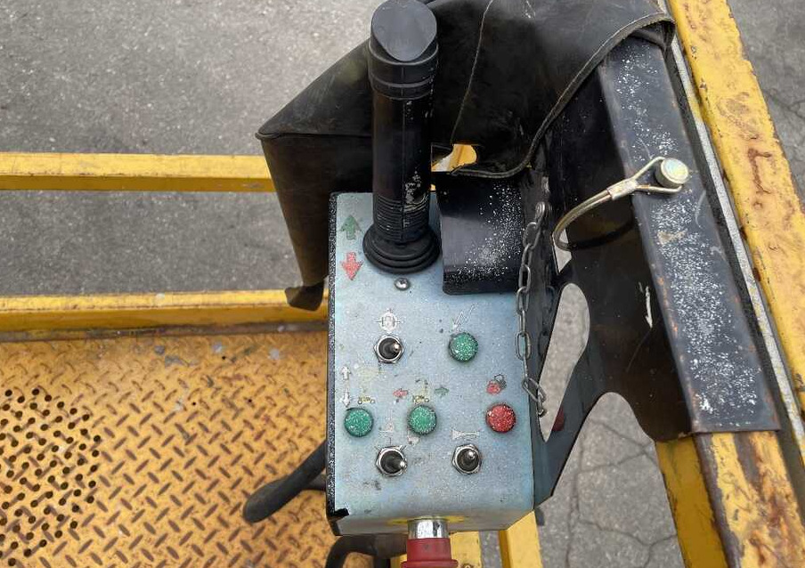 HAULOTTE COMPACT 12 RTE Batterie NUOVE - Ollós emelő: 4 kép. HAULOTTE COMPACT 12 RTE Batterie NUOVE - Ollós emelő: 4 kép.