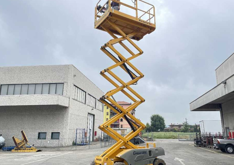 HAULOTTE COMPACT 12 RTE Batterie NUOVE - Ollós emelő: 2 kép. HAULOTTE COMPACT 12 RTE Batterie NUOVE - Ollós emelő: 2 kép.