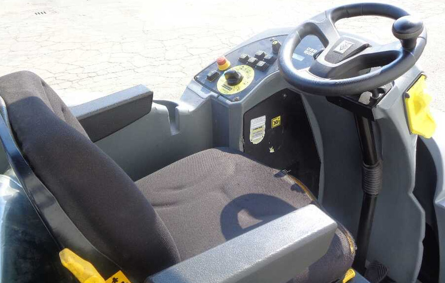 Kärcher B 250 R I + R 120 - Súrológép: 4 kép. Kärcher B 250 R I + R 120 - Súrológép: 4 kép.