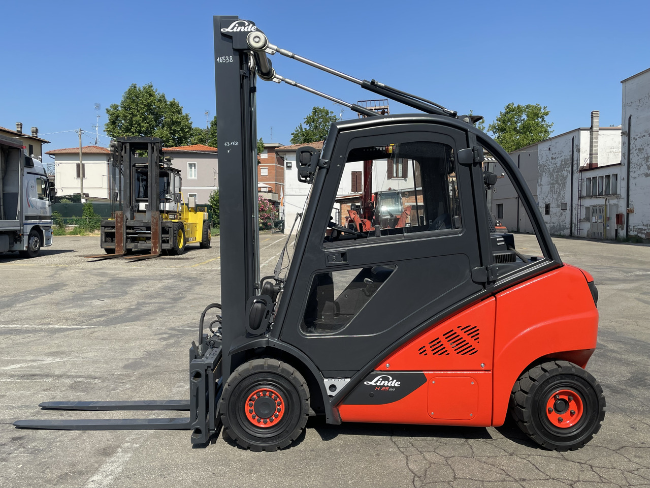 LINDE H 25 D - Dízel targonca: 2 kép. LINDE H 25 D - Dízel targonca: 2 kép.