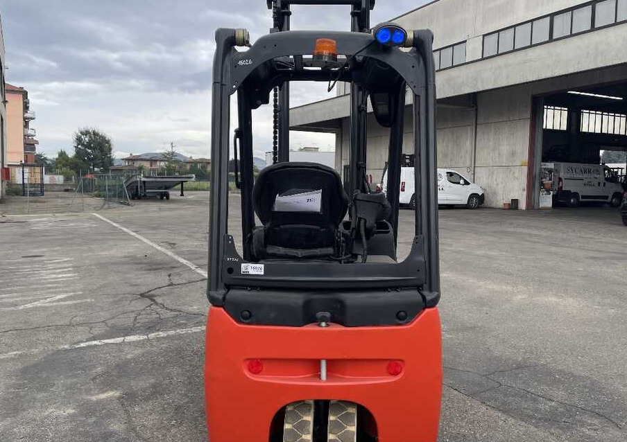 Linde E 14-02 (3000 ore lavoro) - Elektromos targonca: 3 kép. Linde E 14-02 (3000 ore lavoro) - Elektromos targonca: 3 kép.