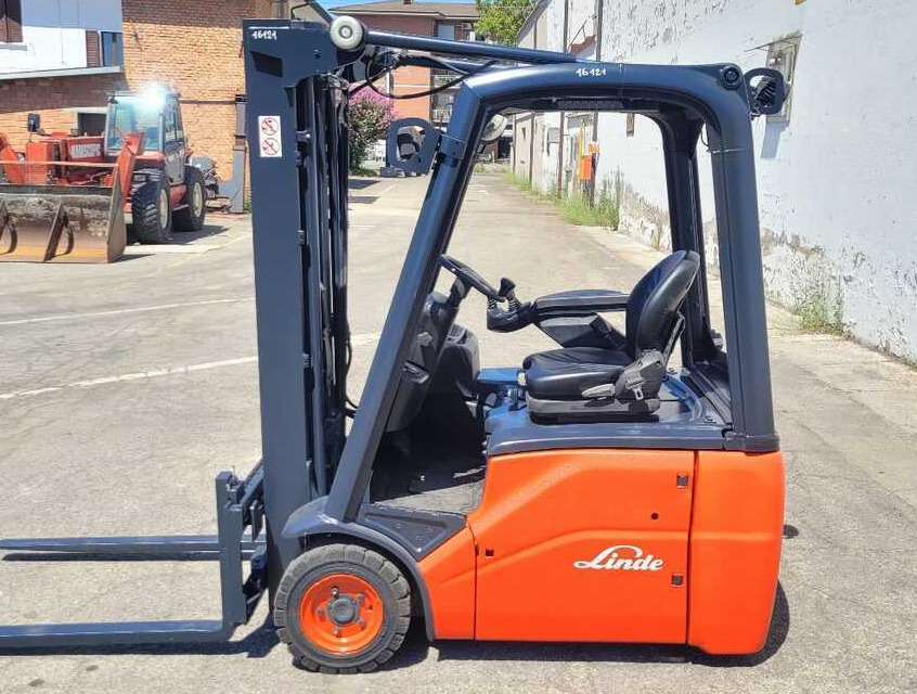 Linde E 16 C-01/386 (batt. 2016) - Elektromos targonca: 3 kép. Linde E 16 C-01/386 (batt. 2016) - Elektromos targonca: 3 kép.