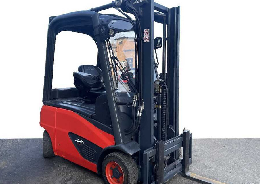 Linde E 16 P-02/386 - Elektromos targonca: 1 kép. Linde E 16 P-02/386 - Elektromos targonca: 1 kép.