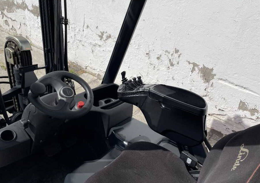 Linde E 16 P-02 - Elektromos targonca: 5 kép. Linde E 16 P-02 - Elektromos targonca: 5 kép.