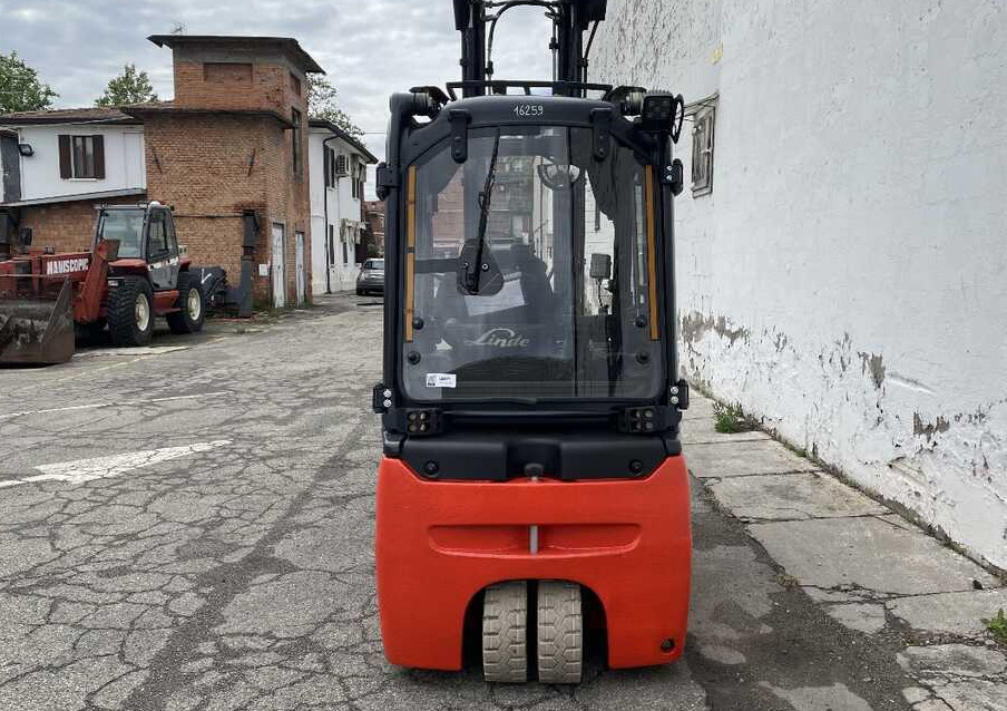 Linde E 18 L-01/386 (batt. NUOVA) - Elektromos targonca: 3 kép. Linde E 18 L-01/386 (batt. NUOVA) - Elektromos targonca: 3 kép.