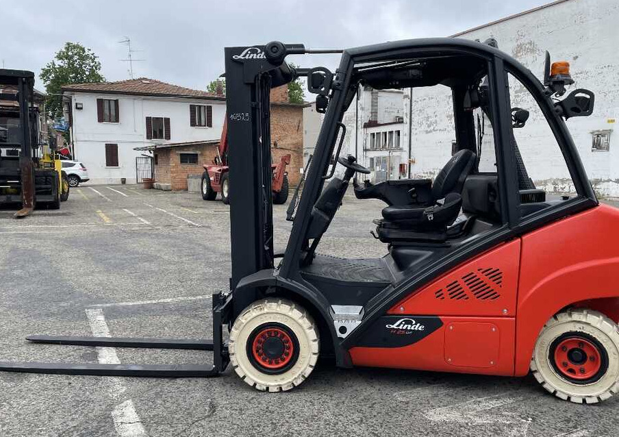Linde H 25 D-02 - Dízel targonca: 2 kép. Linde H 25 D-02 - Dízel targonca: 2 kép.