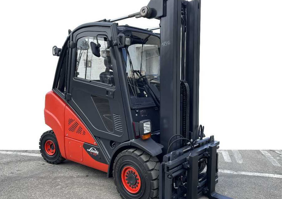 Linde H 35 D - Dízel targonca: 1 kép. Linde H 35 D - Dízel targonca: 1 kép.