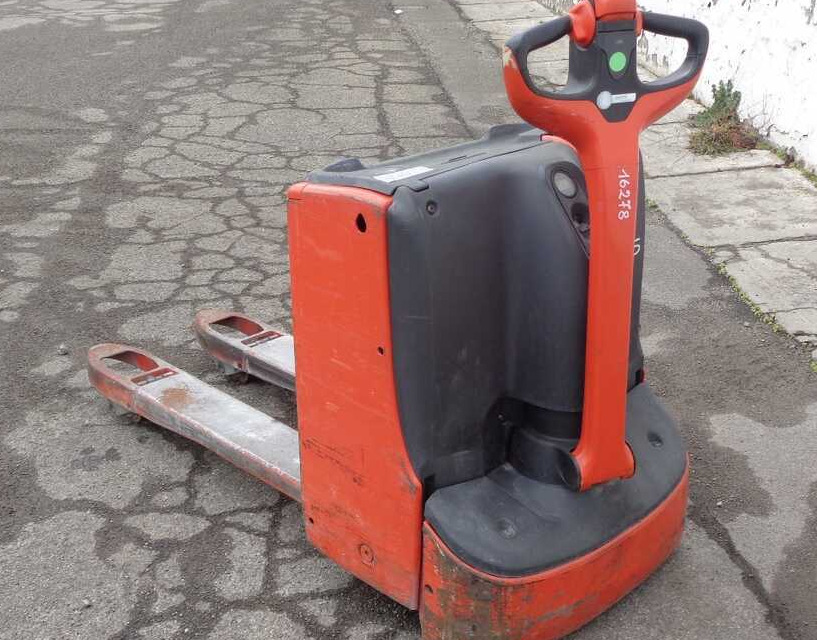 Linde T 16 - Kézi raklapemelő: 4 kép. Linde T 16 - Kézi raklapemelő: 4 kép.