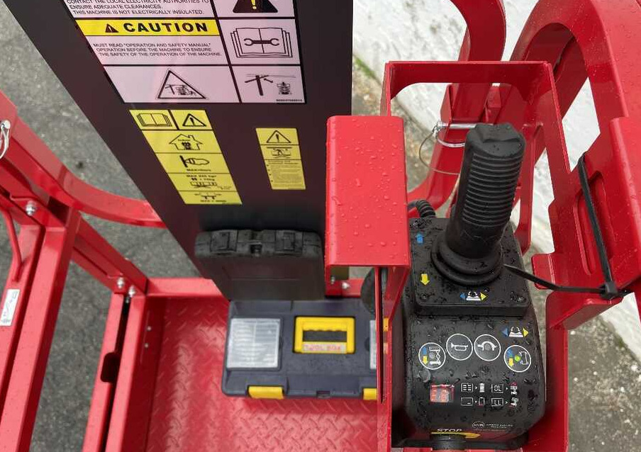 NOBLELIFT SC 10 EN (NUOVA) - Ollós emelő: 4 kép. NOBLELIFT SC 10 EN (NUOVA) - Ollós emelő: 4 kép.