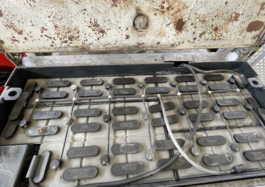 OM E 80 N - Elektromos targonca: 5 kép. OM E 80 N - Elektromos targonca: 5 kép.