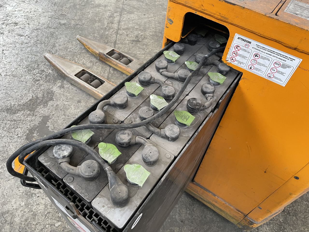 OM SRP 5350 - Elektromos targonca: 5 kép. OM SRP 5350 - Elektromos targonca: 5 kép.