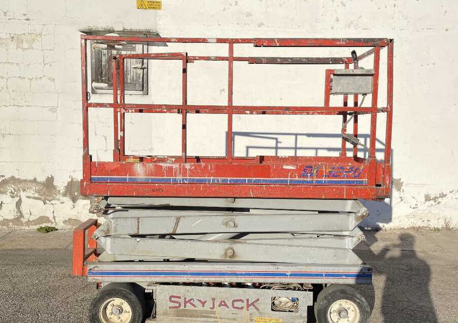 SKYJACK 3220 - Ollós emelő: 4 kép. SKYJACK 3220 - Ollós emelő: 4 kép.