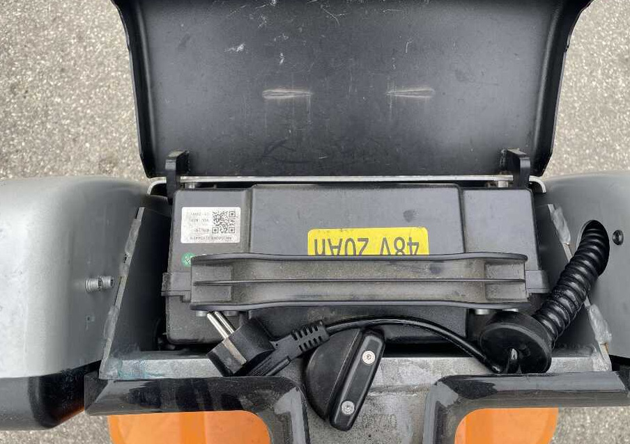 Still ECH 15 - Kézi raklapemelő: 5 kép. Still ECH 15 - Kézi raklapemelő: 5 kép.