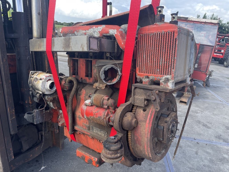 Deutz F4L 912 - Motor - Mezőgazdasági gépek: 2 kép. Deutz F4L 912 - Motor - Mezőgazdasági gépek: 2 kép.
