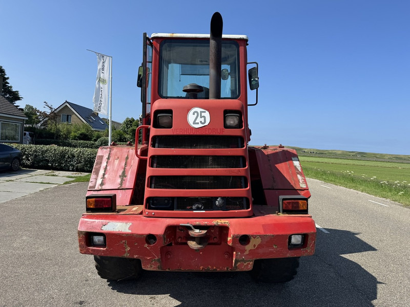 FIAT-HITACHI W110 - Gumikerekes homlokrakodó: 5 kép. FIAT-HITACHI W110 - Gumikerekes homlokrakodó: 5 kép.