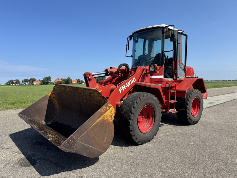 FIAT-HITACHI W110 - Gumikerekes homlokrakodó: 1 kép. FIAT-HITACHI W110 - Gumikerekes homlokrakodó: 1 kép.