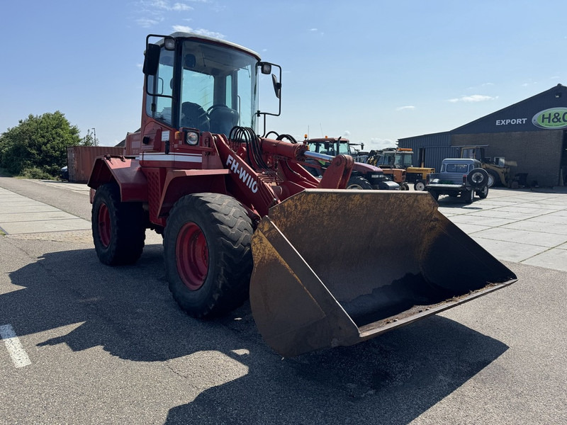 FIAT-HITACHI W110 - Gumikerekes homlokrakodó: 3 kép. FIAT-HITACHI W110 - Gumikerekes homlokrakodó: 3 kép.