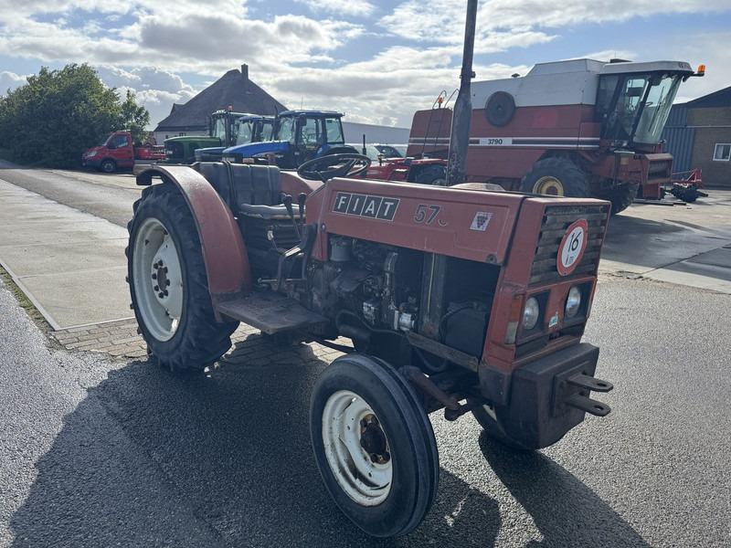 Fiat 570 - Traktor: 3 kép. Fiat 570 - Traktor: 3 kép.