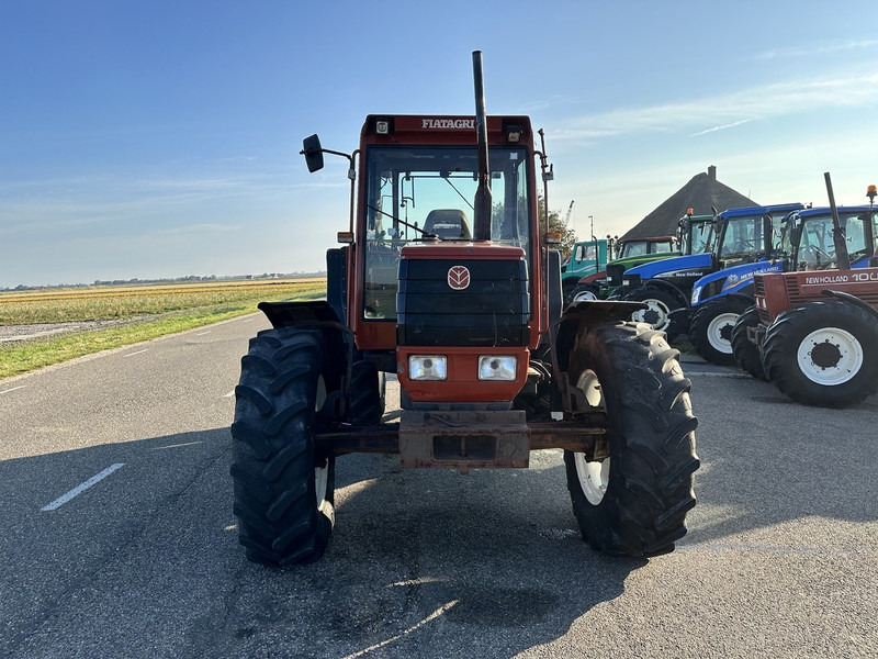 Fiat F100 - Traktor: 2 kép. Fiat F100 - Traktor: 2 kép.