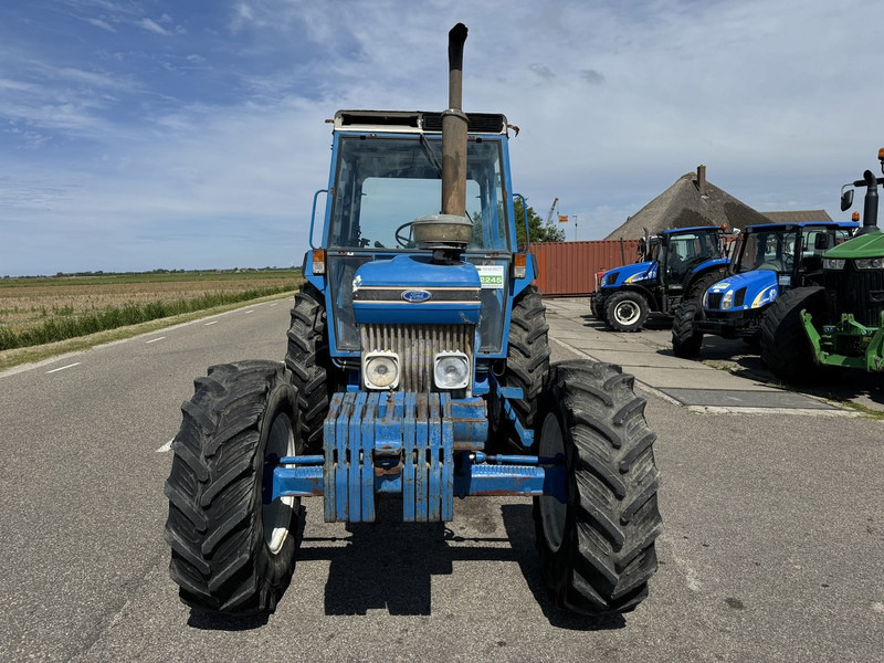 Ford 5610 - Traktor: 2 kép. Ford 5610 - Traktor: 2 kép.