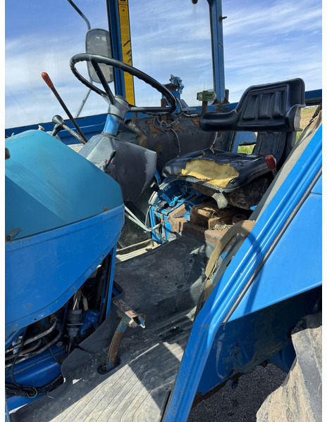 Ford 5610 - Traktor: 4 kép. Ford 5610 - Traktor: 4 kép.