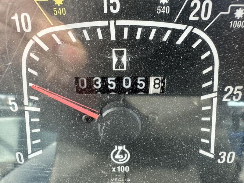 Ford 6640 SL - Traktor: 5 kép. Ford 6640 SL - Traktor: 5 kép.