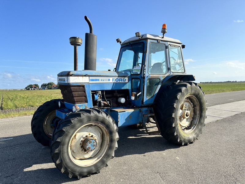 Ford 8700 - Traktor: 1 kép. Ford 8700 - Traktor: 1 kép.