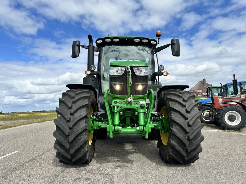John Deere 6R150 - Traktor: 3 kép. John Deere 6R150 - Traktor: 3 kép.