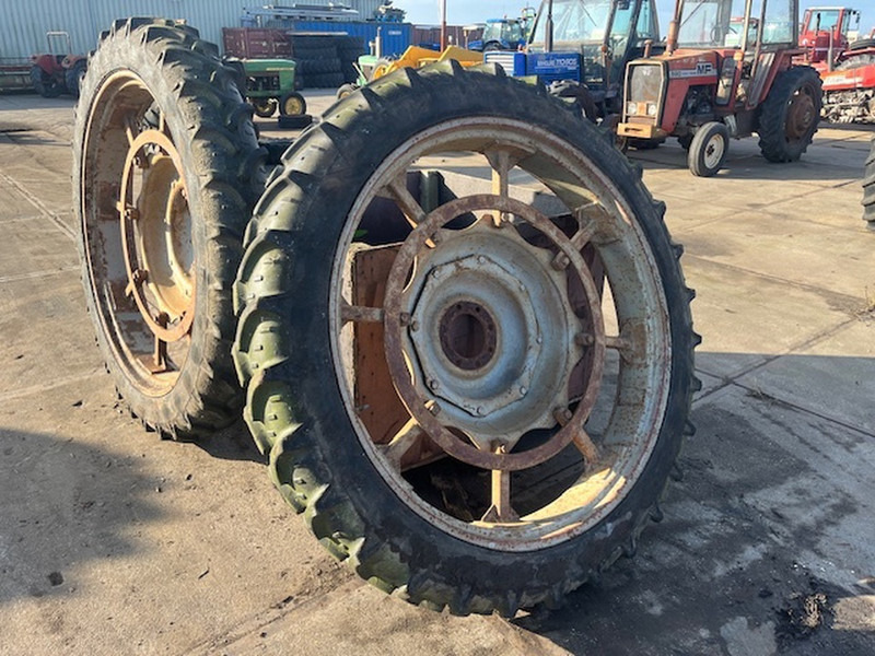 Kleber 9.5 R38 - Gumiabroncs: 4 kép. Kleber 9.5 R38 - Gumiabroncs: 4 kép.