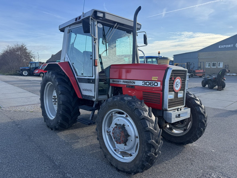 Massey Ferguson 3060 - Traktor: 3 kép. Massey Ferguson 3060 - Traktor: 3 kép.