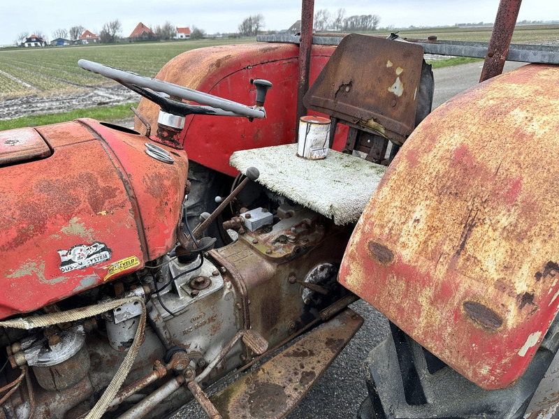 Massey Ferguson 35 - Traktor: 4 kép. Massey Ferguson 35 - Traktor: 4 kép.