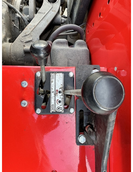 Traktor Massey Ferguson 4345: 7 kép. Traktor Massey Ferguson 4345: 7 kép.