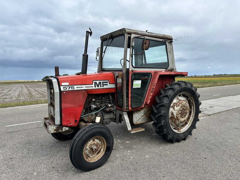 Massey Ferguson 575 - Traktor: 1 kép. Massey Ferguson 575 - Traktor: 1 kép.