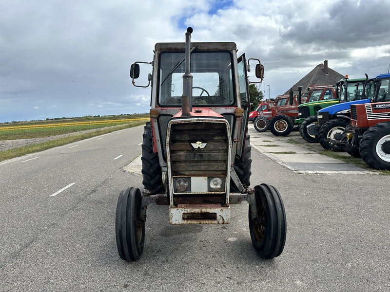 Massey Ferguson 575 - Traktor: 2 kép. Massey Ferguson 575 - Traktor: 2 kép.